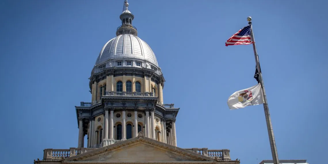 Illinois new laws signed requiring businesses to accept cash, pay employees for jury duty